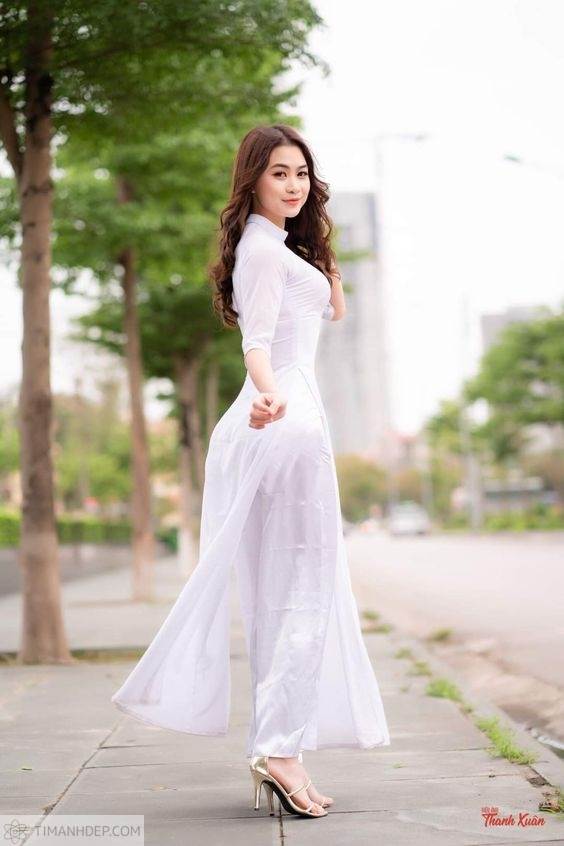Hình ảnh người mẫu áo dài Việt Nam duyên dáng