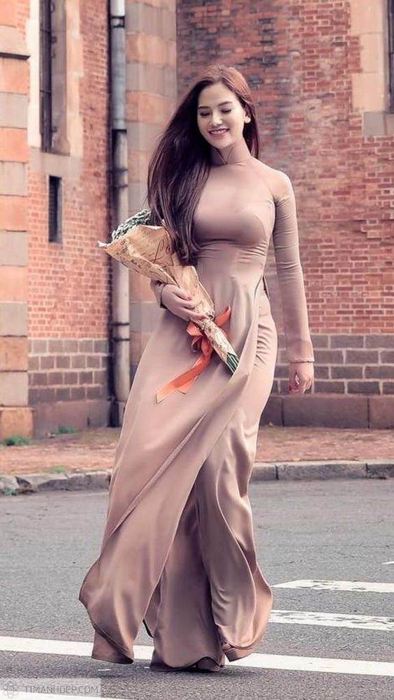 Hình ảnh người mẫu áo dài Việt Nam duyên dáng