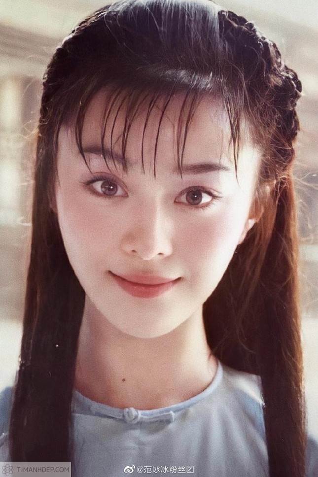 Hình ảnh Phạm Băng Băng năm 20 tuổi tại phim trường Hoành Điếm