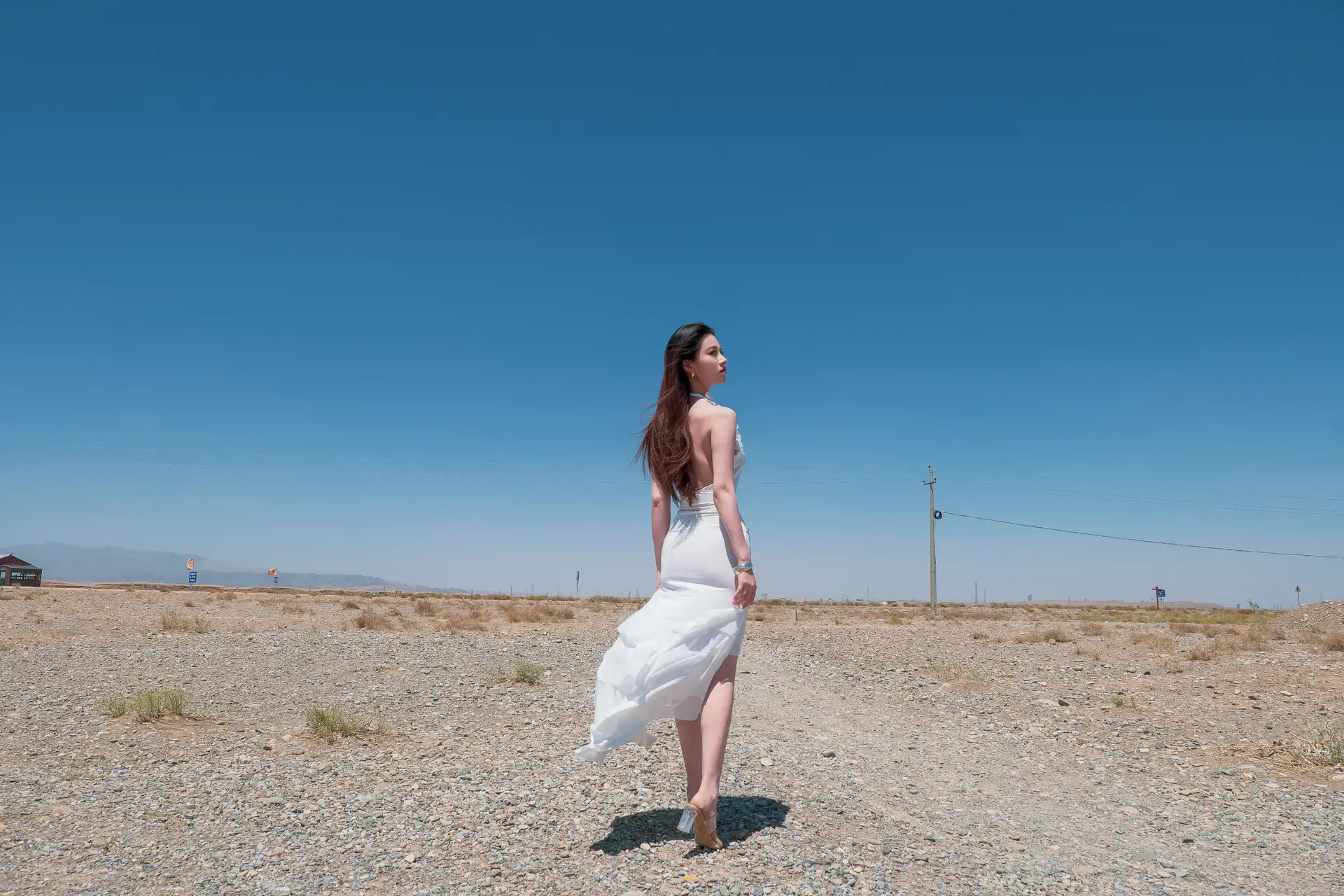 Ảnh Sex Nnian chụp tr&ecirc;n đồi c&aacute;t