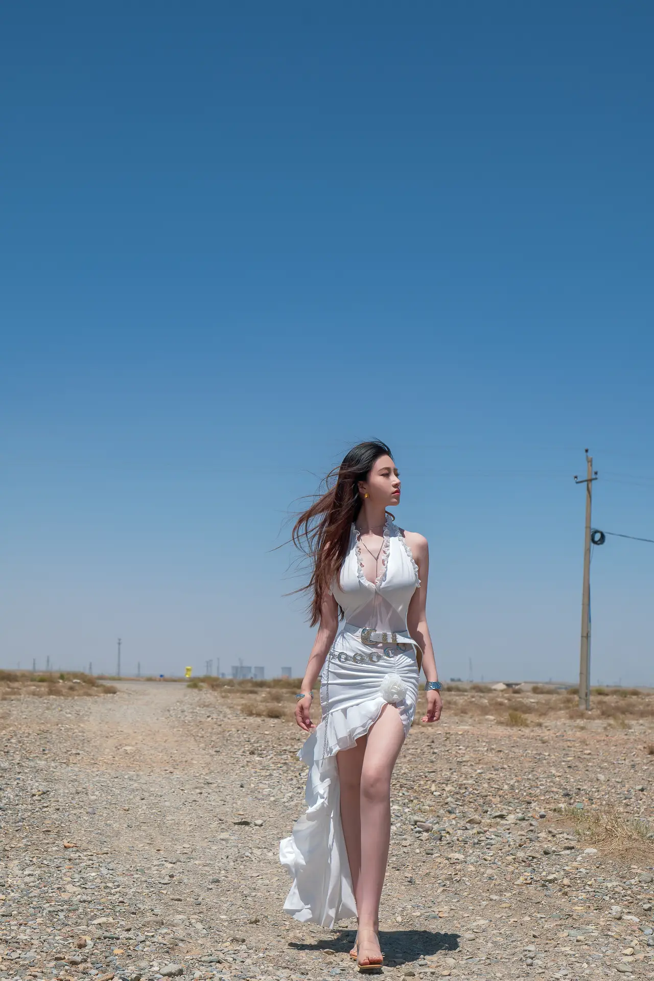 Ảnh Sex Nnian chụp tr&ecirc;n đồi c&aacute;t