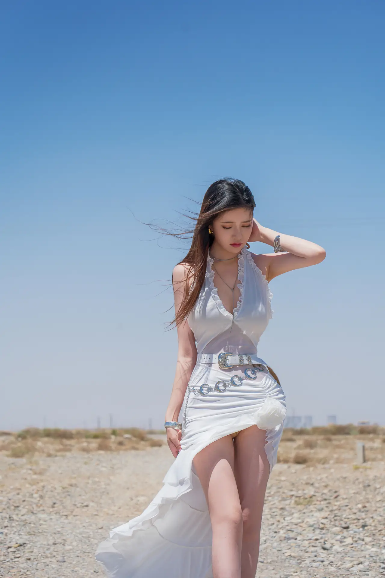 Ảnh Sex Nnian chụp tr&ecirc;n đồi c&aacute;t