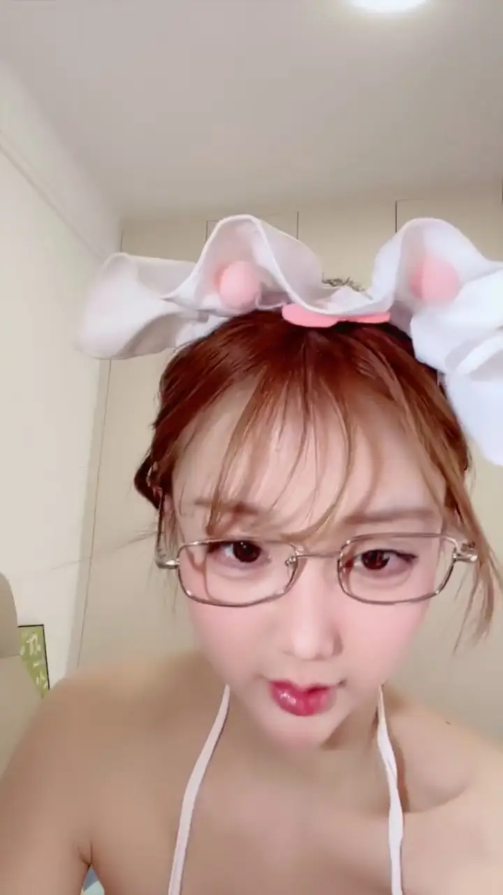 Ảnh Sex Little Sisi loves to eat candy