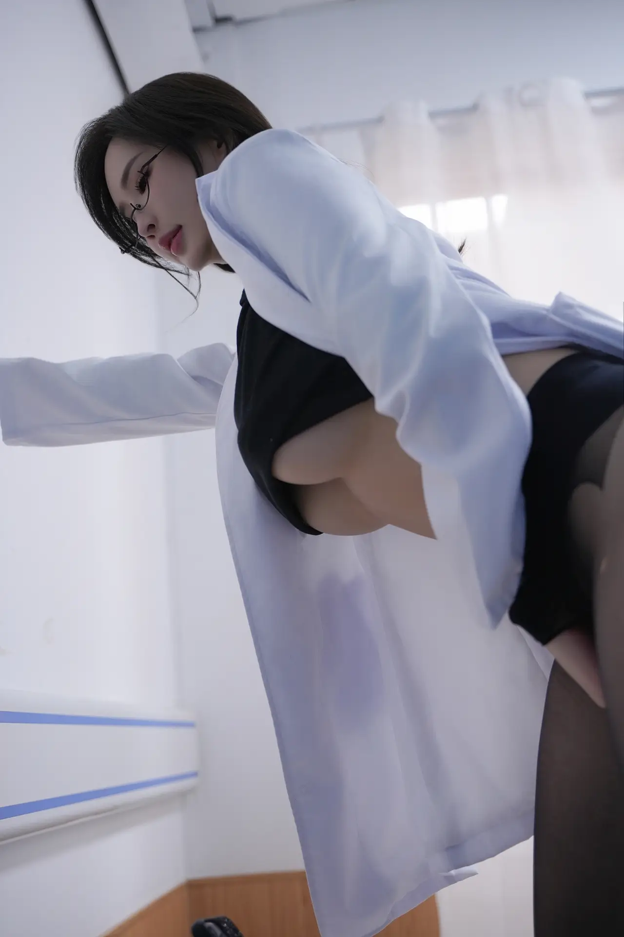 Ảnh Sex Xiuren Zhou Yan Xi a young and inexperienced doctor