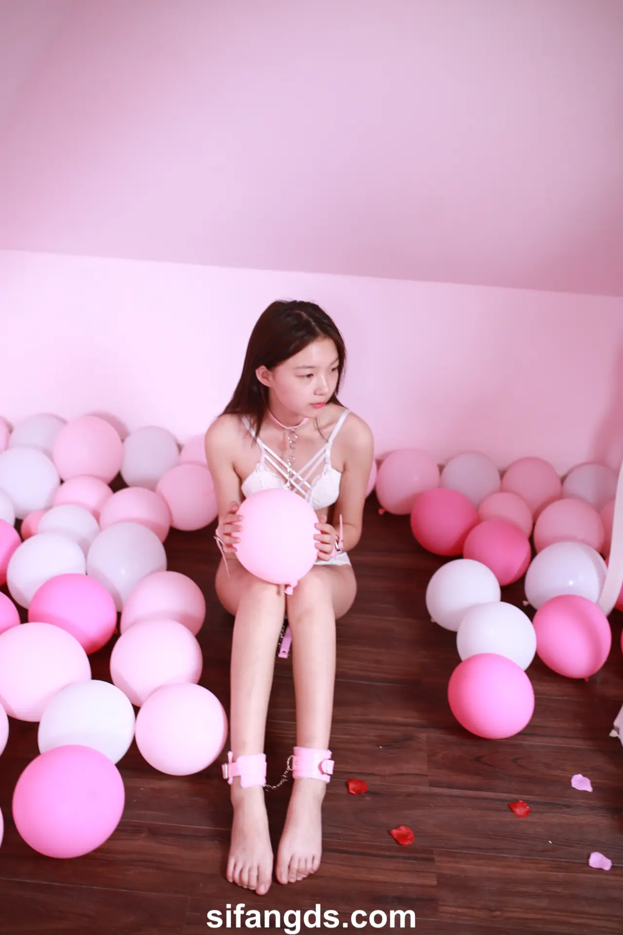 Ảnh sex c&ocirc; bạn học lớp b&ecirc;n cạnh