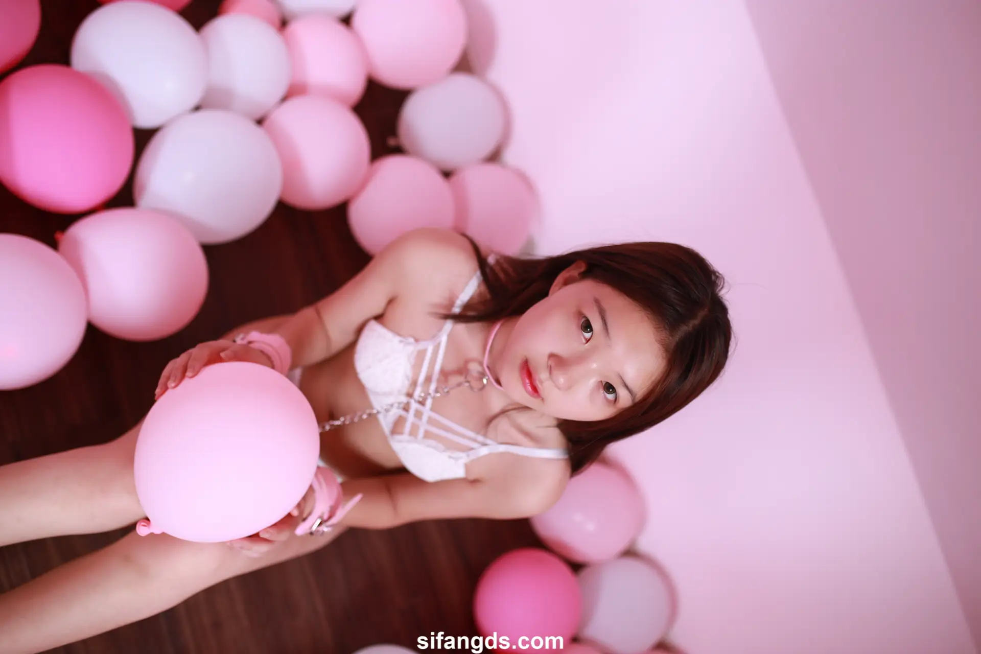 Ảnh sex c&ocirc; bạn học lớp b&ecirc;n cạnh