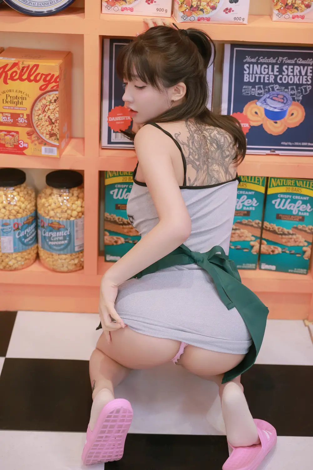 Ảnh sex Son Ye-Eun: Night Shift