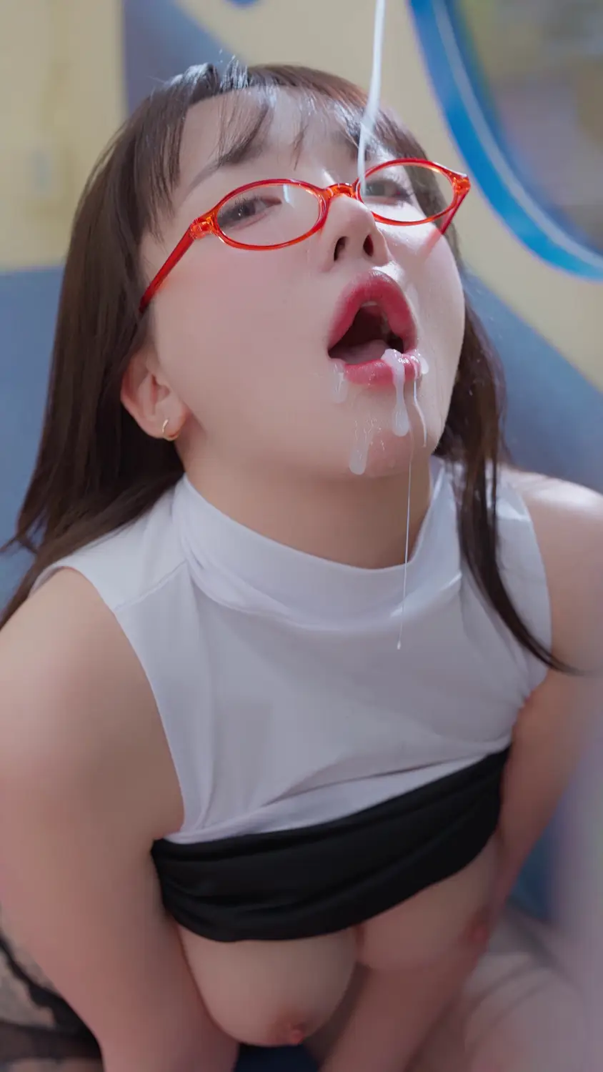 Ảnh sex Son Ye-Eun: Night Shift