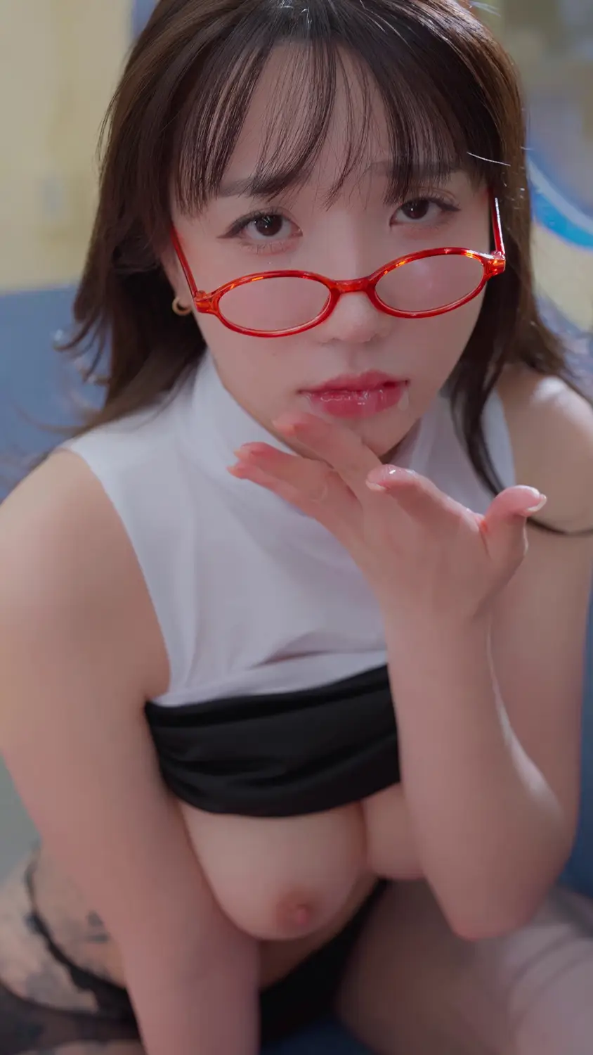 Ảnh sex Son Ye-Eun: Night Shift