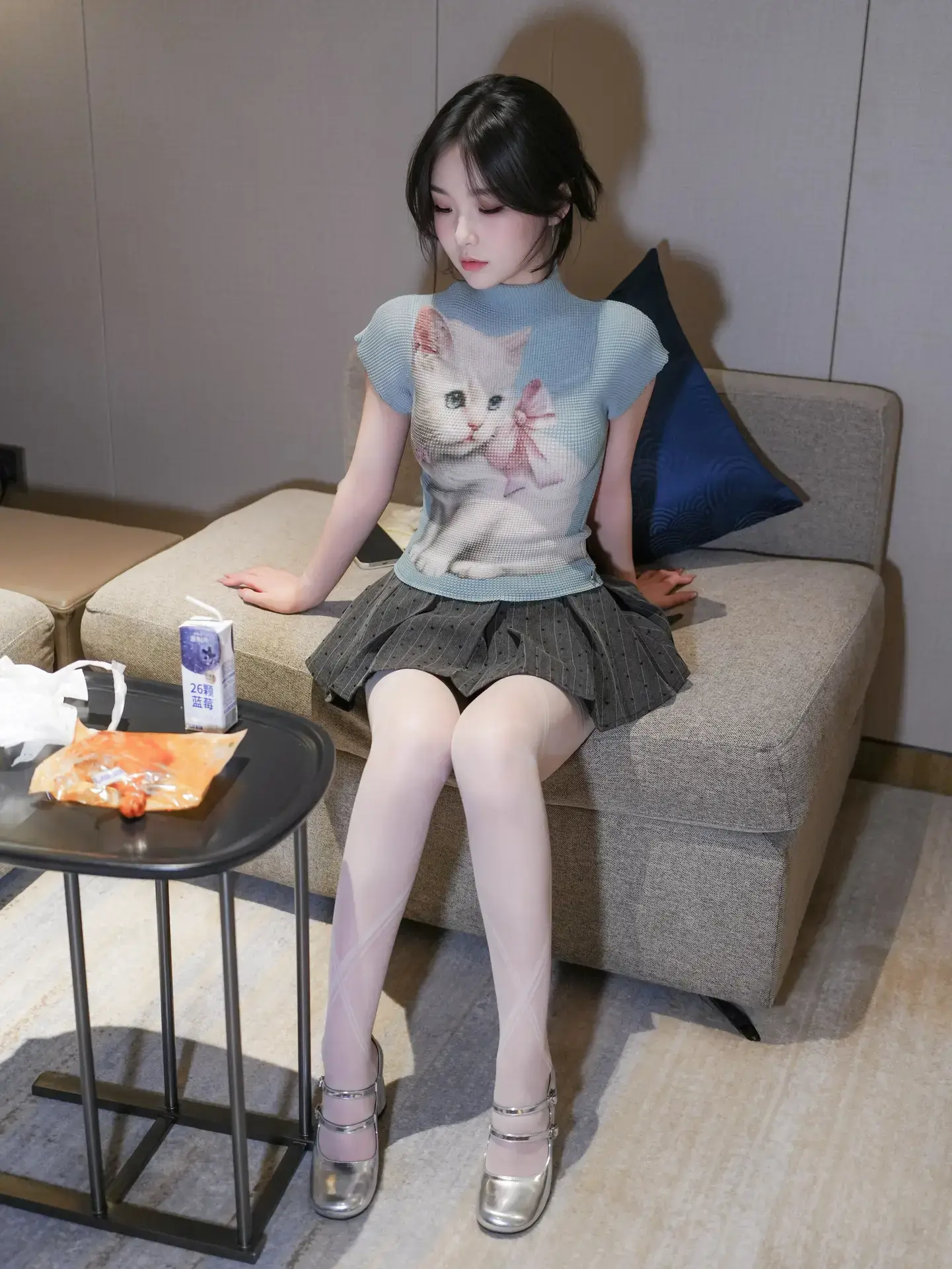 Ảnh sex xiuren kh&ocirc;ng che R18 c&ocirc; g&aacute;i th&iacute;ch ăn g&agrave; r&aacute;n