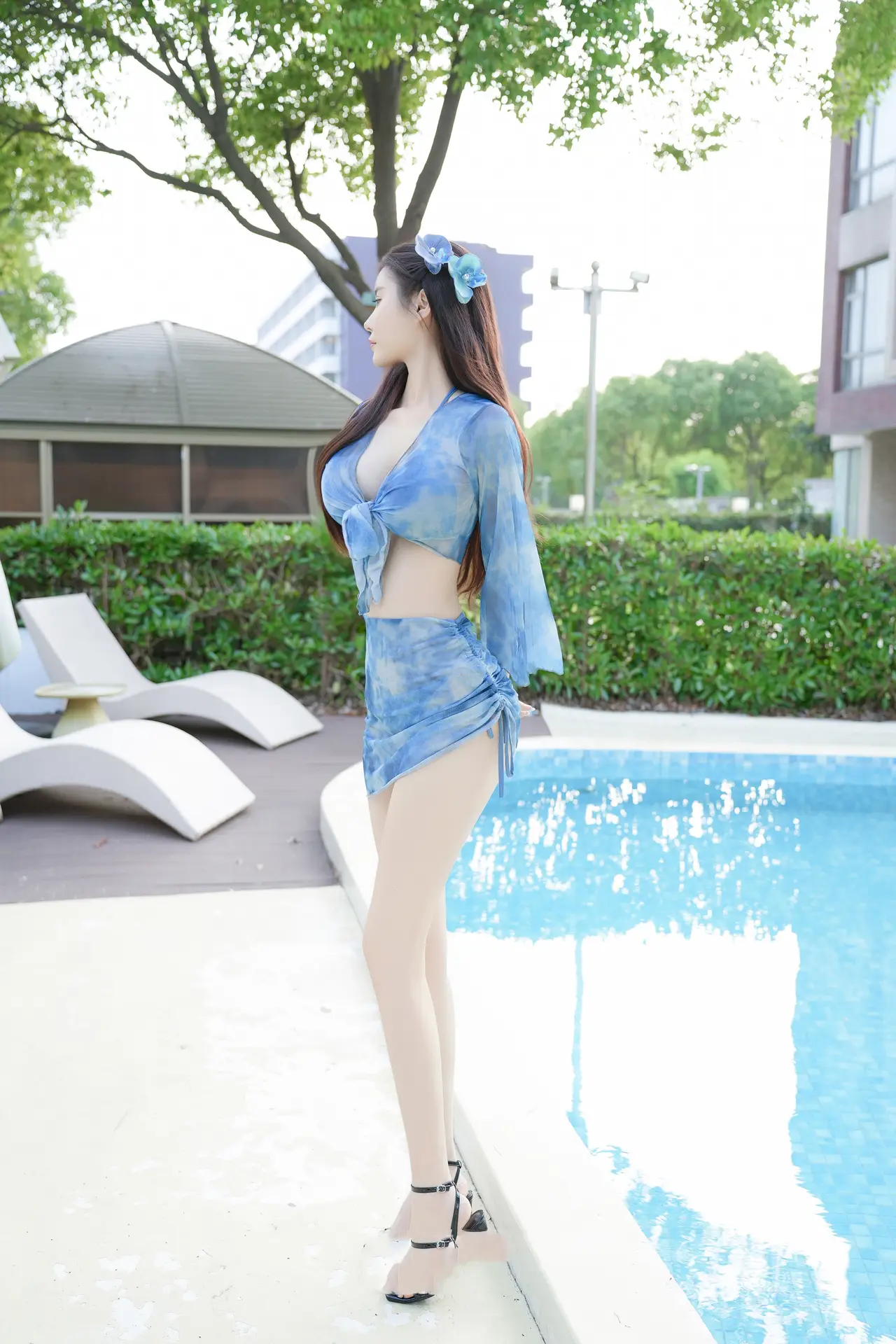 Ảnh Sex Xiuren Susu: Erikaki Pool Blue