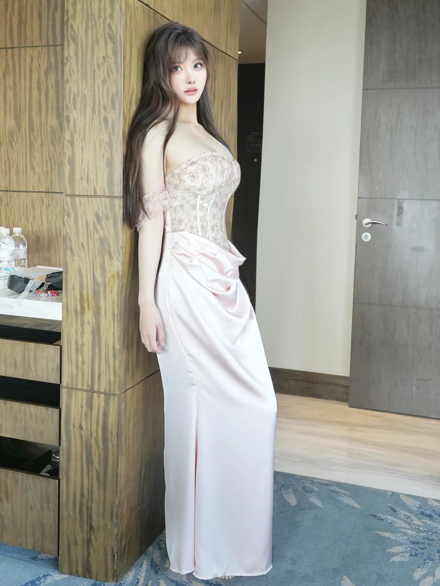 Ảnh Sex Xiuren R18: Temptation in a light pink dress