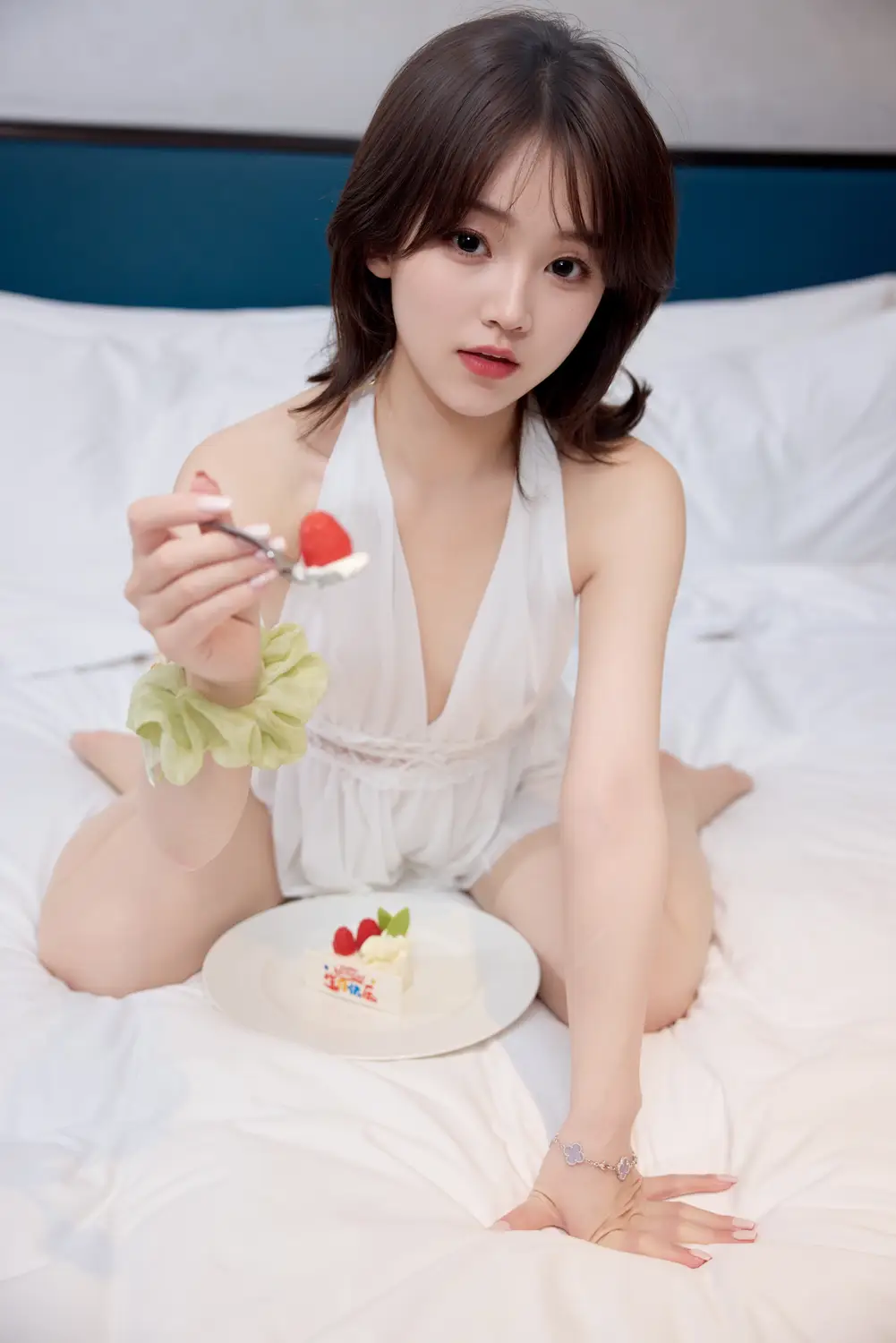 Ảnh  Sex Juice Xiuren: her white mini skirt