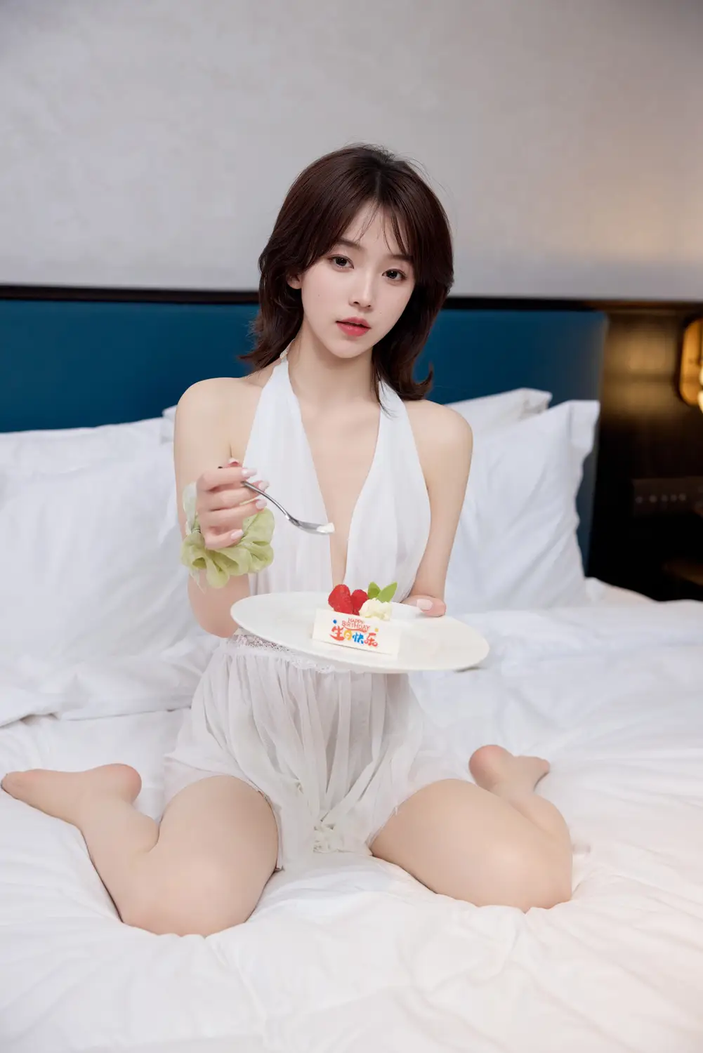 Ảnh sex Xiuren Juice: Her white short skirt