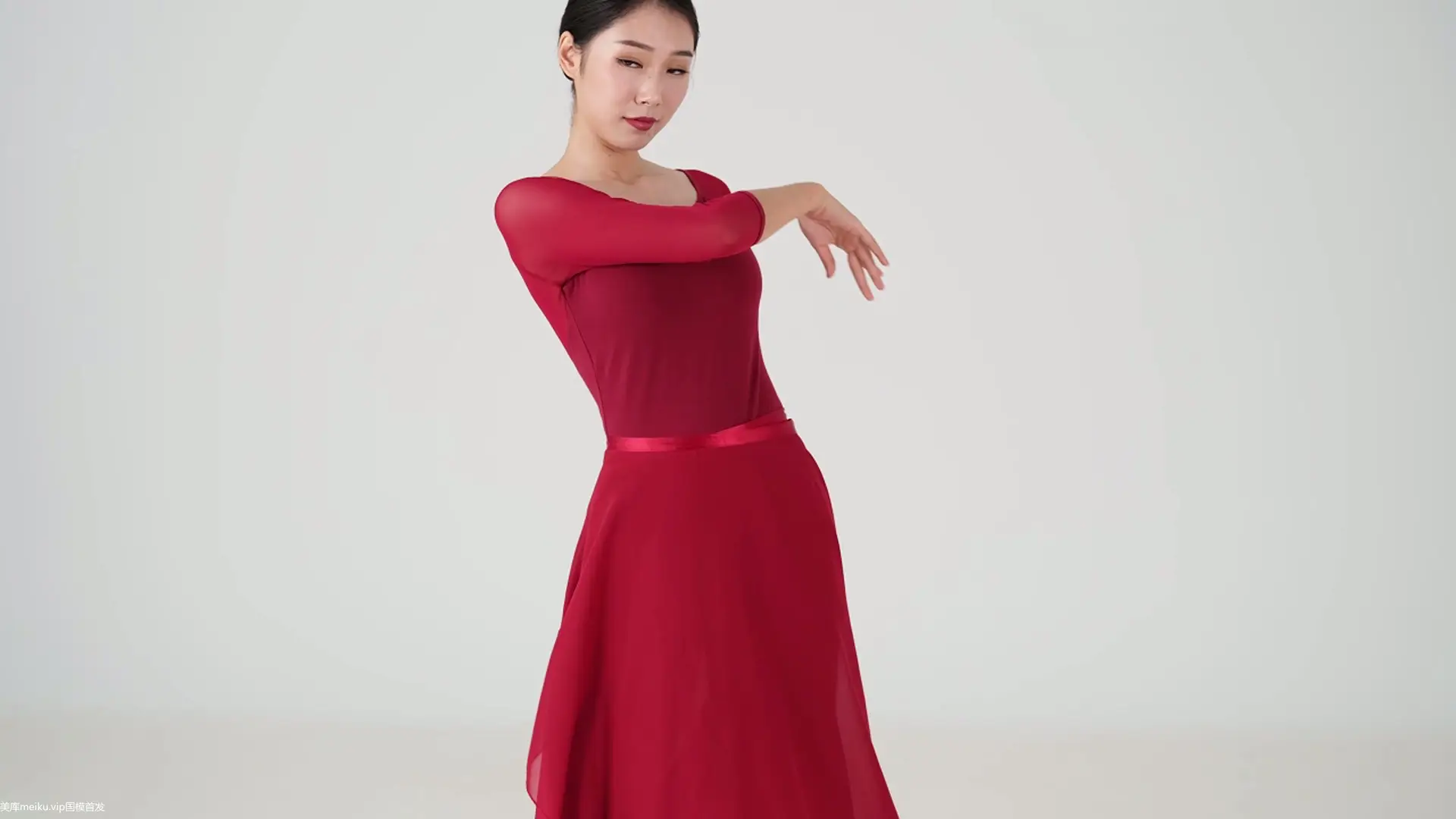 Ảnh sex gi&aacute;o vi&ecirc;n dạy m&uacute;a Yujie