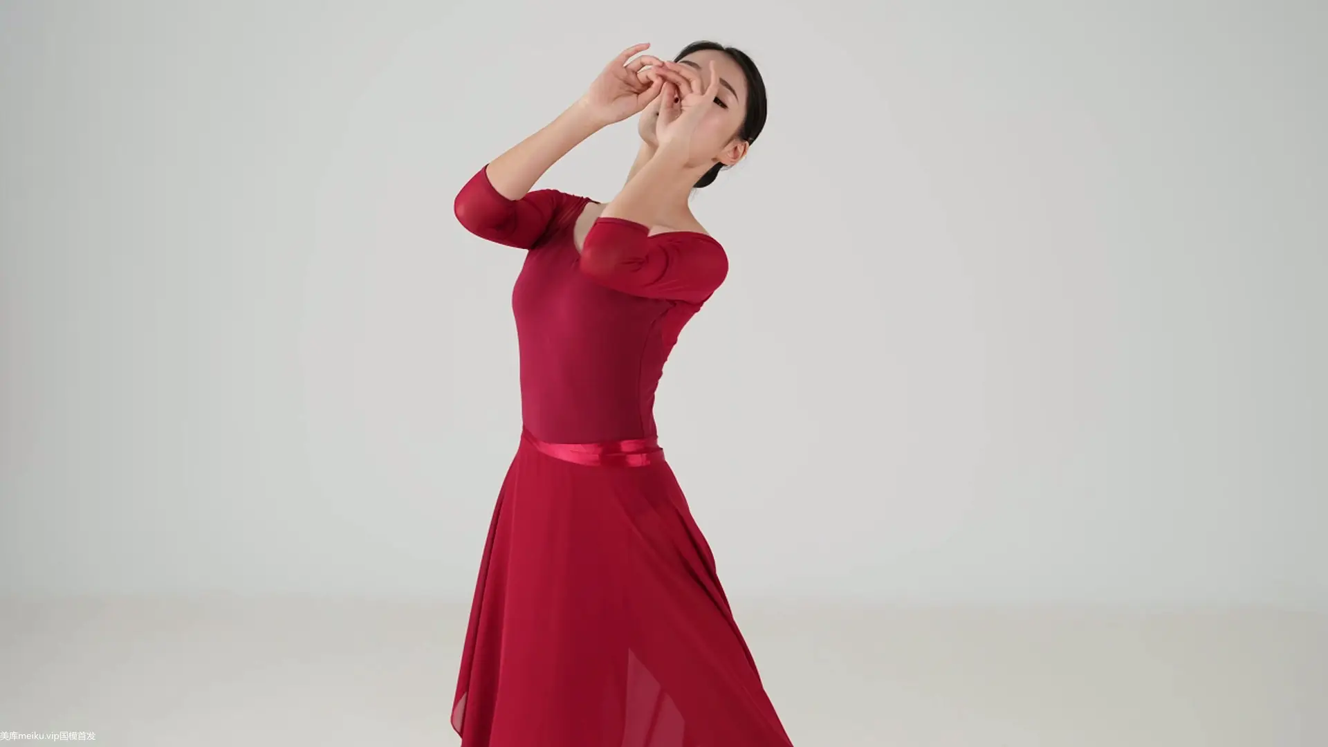 Ảnh sex gi&aacute;o vi&ecirc;n dạy m&uacute;a Yujie