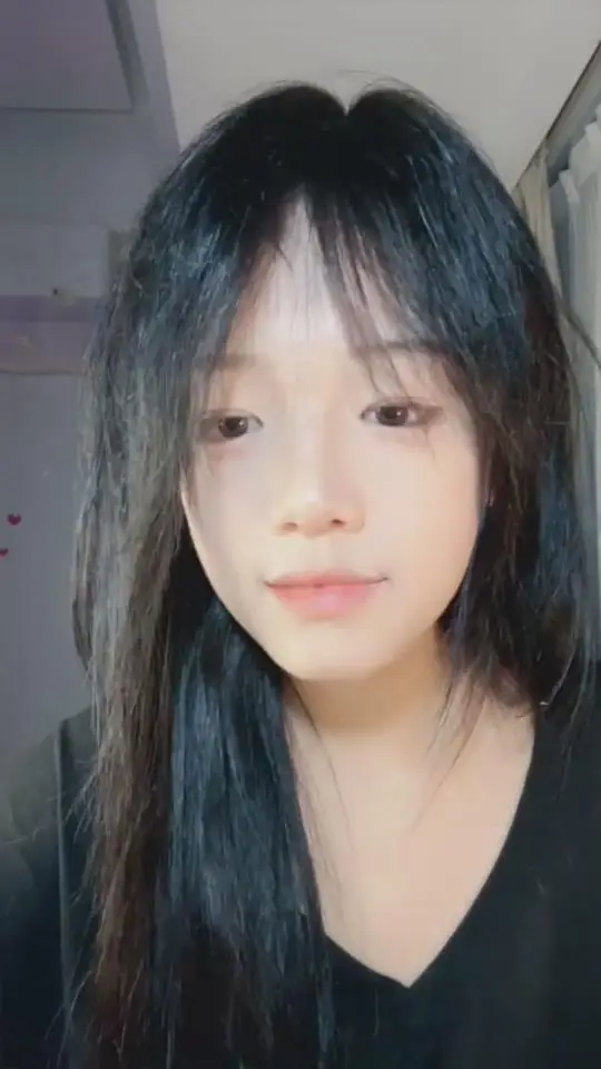 Ảnh Sex Dangerous, pure-hearted, student performs nude dance