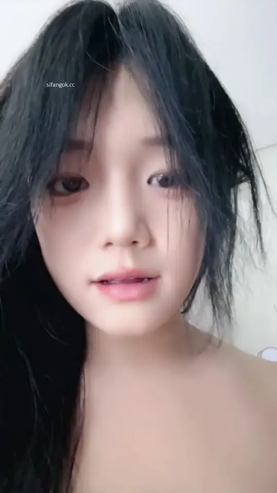 Ảnh Sex Dangerous, pure-hearted, student performs nude dance