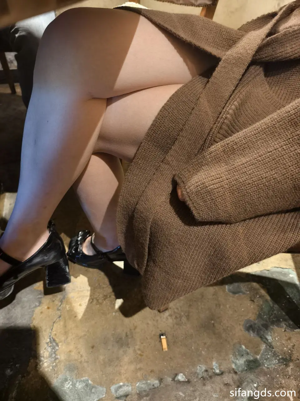 Ảnh sex em g&aacute;i trung th&iacute;ch khoe h&agrave;ng nơi c&ocirc;ng cộng